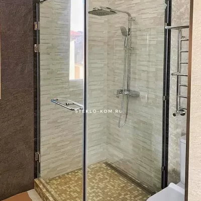 Угловая душевая кабина из закаленного стекла UGL2