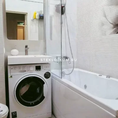 шторка на ванную из стекла