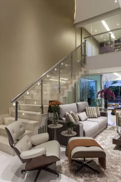 Лестничное ограждение из стекла на стойках — изображение 3