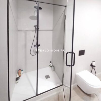 Душевая из осветленного стекла