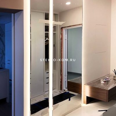 Два зеркала с подсветкой для прихожей