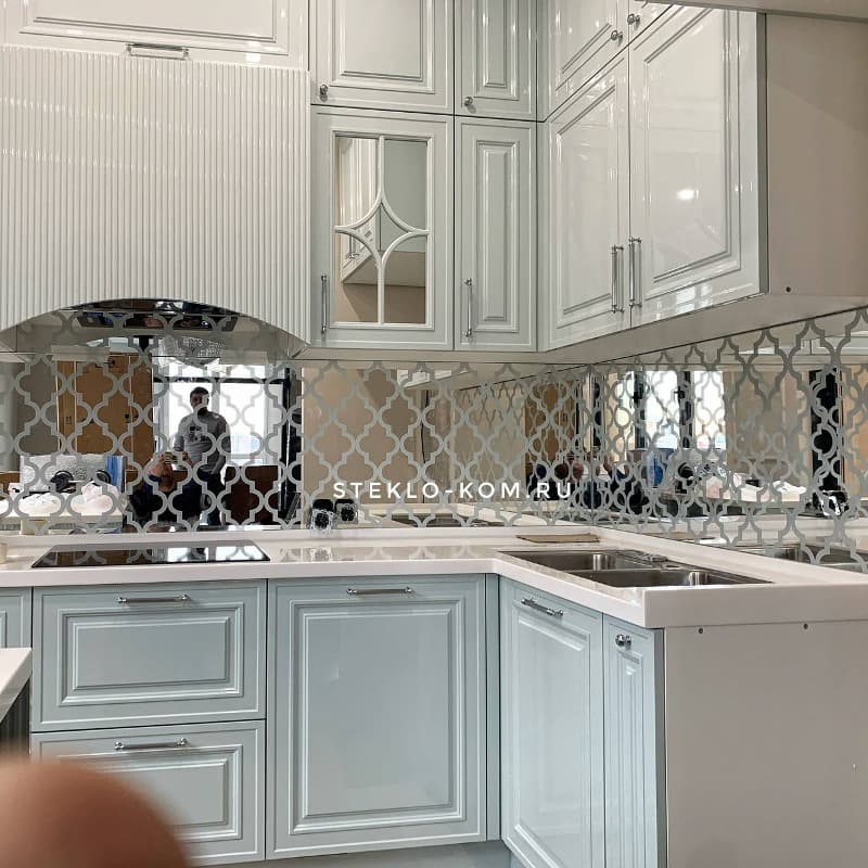 Зеркальный фартук