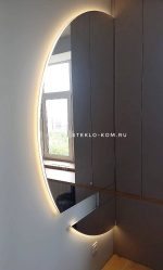 Зеркало в спальню в форме полукруга с подсветкой