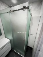 Бескаркасная раздвижная угловая дверь 110 х 90 см — изображение 4