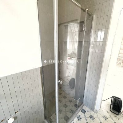 Осветленное стекло для душевой перегородки