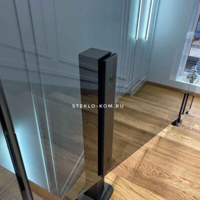 Монтаж лестничной перегородки от компании Стеклоком