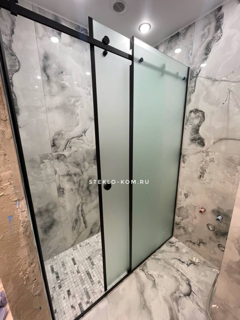 Душевая из матового стекла