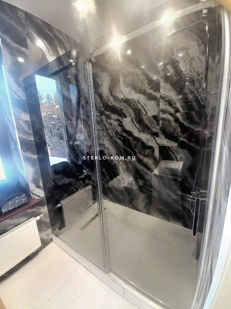 Серое стекло в душевой