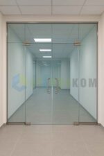 Цельно стеклянная перегородка, входная группа