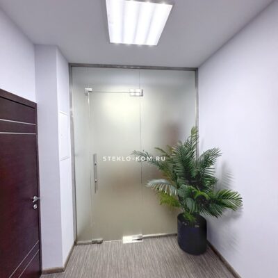 Офисная стеклянная перегородка из матового стекла 10 мм