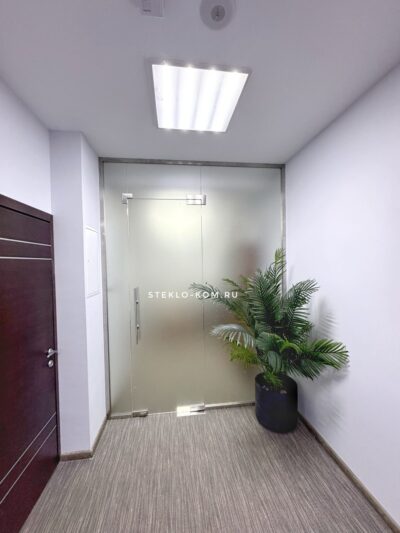 Офисная стеклянная перегородка из матового стекла 10 мм