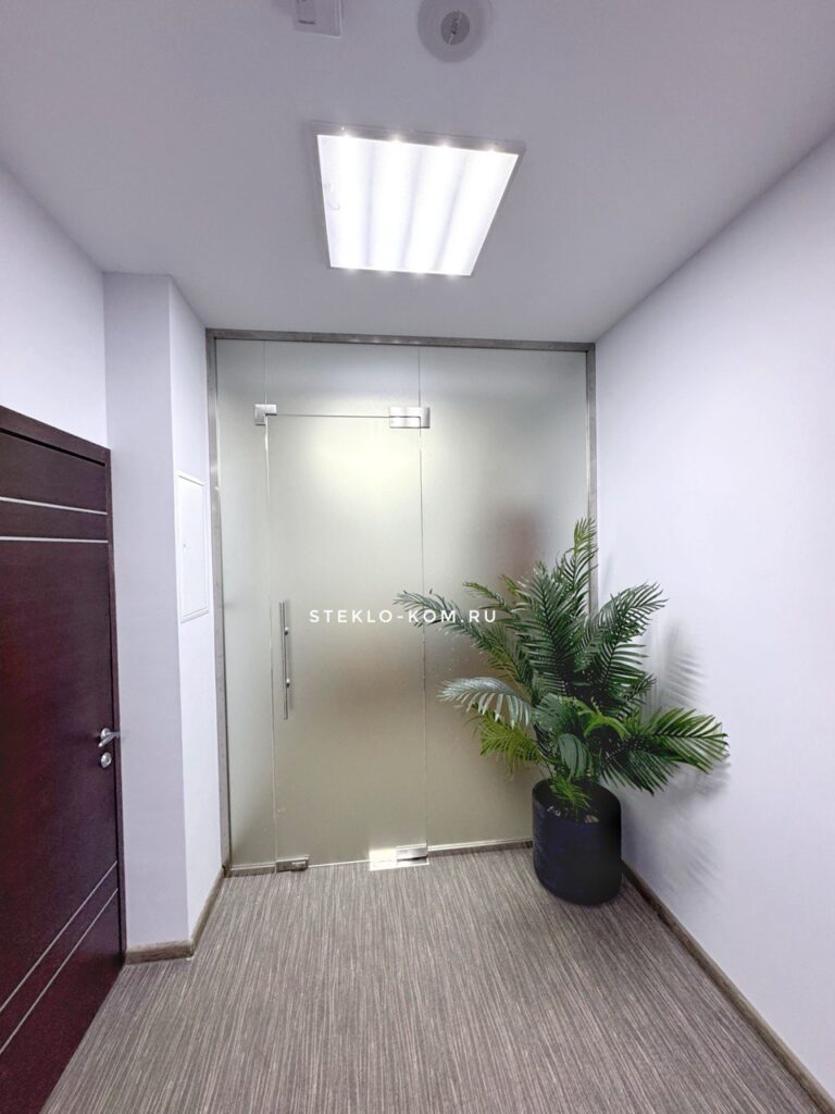 Офисная стеклянная перегородка из матового стекла 10 мм