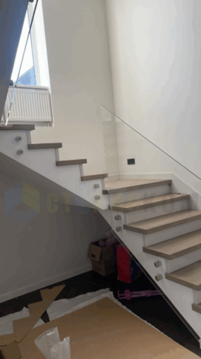 Стекло для лестничного ограждения, от компании Стеклоком