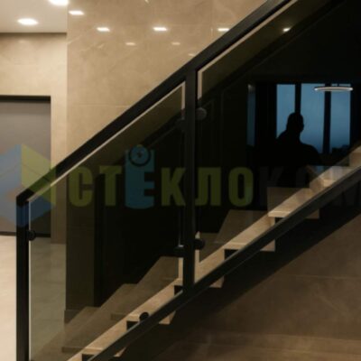 Изготовление стекла для лестниц от компании стеклоком