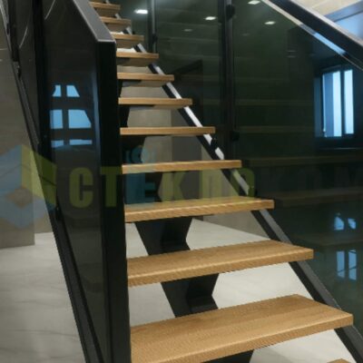 Лестичная перегородка на стекло держателях, от компании Стеклоком