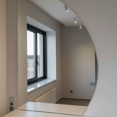 Дугообразное зеркало для консоли