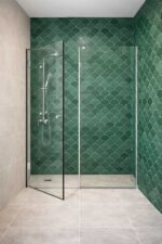 Душевая распашная дверь от компании Стеклоком