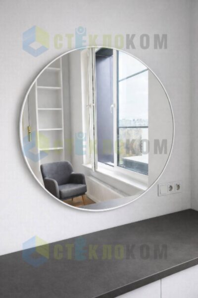 Круглое интерьерное зеркало в белой рамке