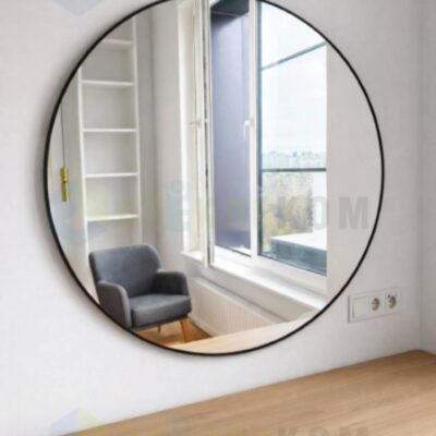 Круглое интерьерное зеркало в черной рамке