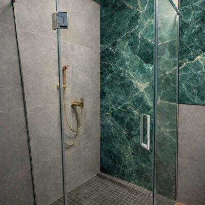 Душевая дверь драпеция