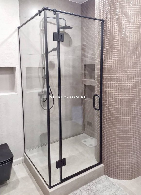 Угловая душевая кабина выполненная на заказ. Фото