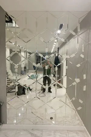 Зеркальное панно в виде ёлочки