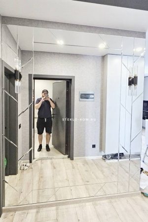 Готовое панно на стену из осветленного зеркала